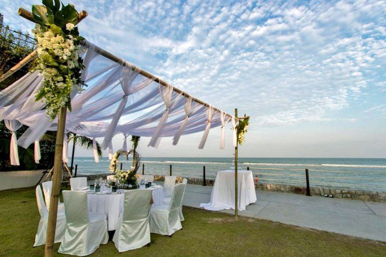 จัดงานแต่งงานริมทะเล หรือในห้องบอลรูมหรูสุดเก๋ที่รองรับแขกได้ถึง 800 ณ โรงแรมสไตล์โมเดิร์นโฉมใหม่ใจกลางหัวหิน 