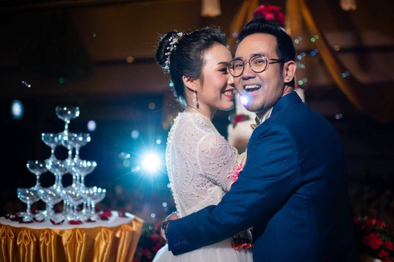 รีวิวภาพงานแต่งงานแสนโรแมนติกอบอวลด้วยความรัก ณ โรงแรมแอมบาสซาเดอร์ กรุงเทพฯ