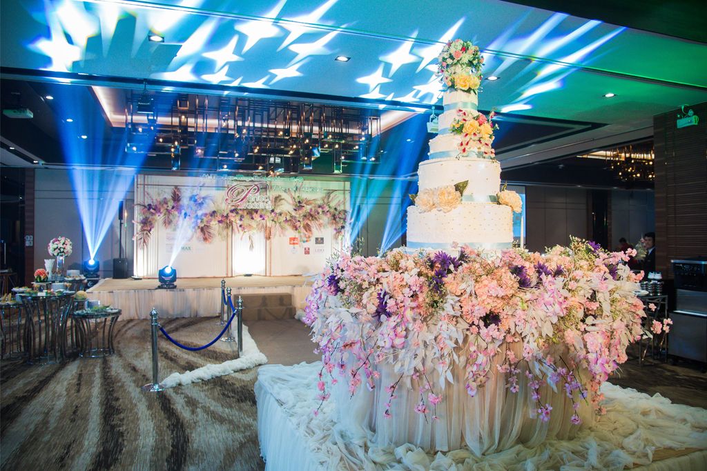จัดงานวิวาห์ในฝันให้ได้ดั่งใจปรารถนา ในห้องบอลรูมที่รองรับแขกได้มากสุดถึงหลักพัน ณ โรงแรมโฟร์วิงส์ สุขุมวิท 26