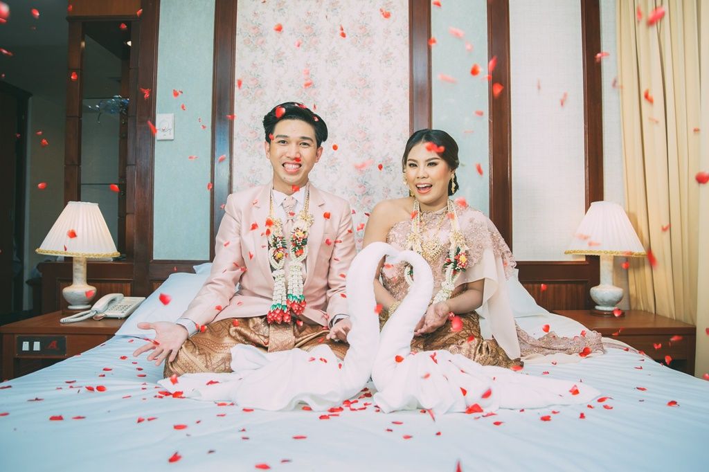 รีวิวงานแต่งงานบรรยากาศโรแมนติก อบอวลไปด้วยความรัก พร้อมหน้าทั้งครอบครัวและเพื่อนสนิท ณ โรงแรมอเล็กซานเดอร์ (Alexander Hotel Bangkok)