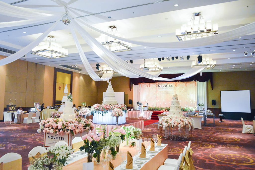 จัดงานแต่งงานโรงแรมหรูใกล้สนามบิน ครบครันทั้งห้องจัดเลี้ยงใหญ่จุได้ถึงหลักพัน อาหารอร่อย พร้อมรองรับแขกจากทั่วทุกสารทิศตลอด 24 ชั่วโมง ณ โรงแรมโนโวเทล สุวรรณภูมิ แอร์พอร์ต