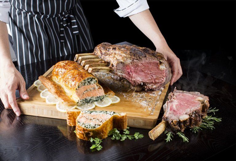 โรงแรมแชงกรี-ลา กรุงเทพฯ ขอเชิญคนรักเนื้อและอาหารทะเล  มาอิ่มหนำแบบเต็มคำไปกับธีมบุฟเฟ่ต์มื้อค่ำ “เซิร์ฟ แอนด์ เทิร์ฟ” ทุกค่ำคืนวันศุกร์ ณ ห้องอาหารเน็กซ์ทู คาเฟ่ ริมน้ำเจ้าพระยา