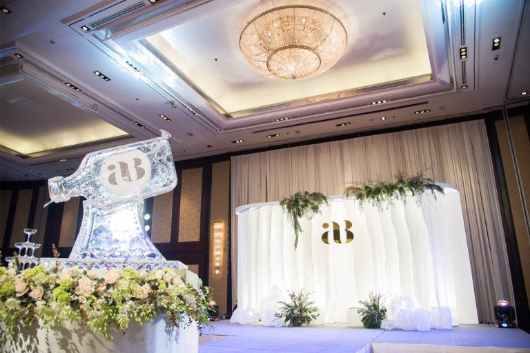 ครบเครื่องเรื่องการจัดงานแต่งงานสุดหรูริมแม่น้ำเจ้าพระยา และเสน่ห์กลิ่นอายไทยคลาสสิคที่เนรมิตความโรแมนติกได้แบบไม่จำกัดนิยาม ณ โรงแรมแชงกรี-ลา กรุงเทพฯ