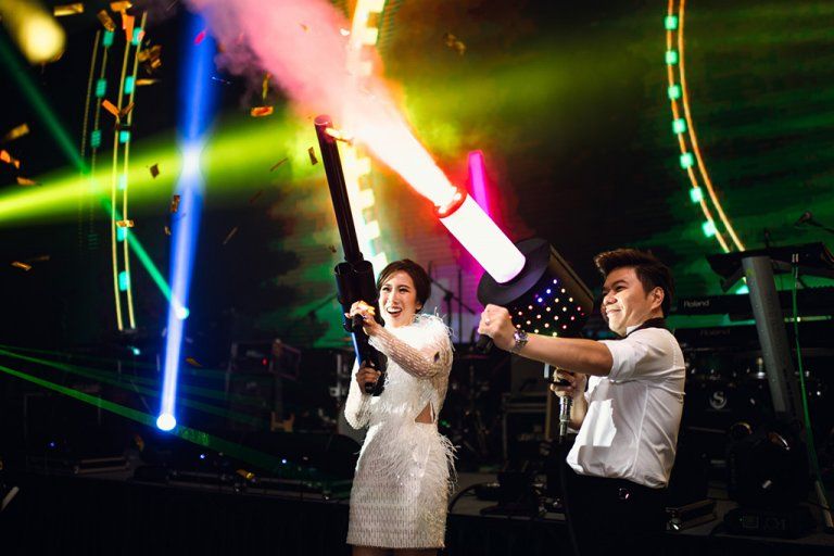 รีวิวงานแต่งงานบรรยากาศคอนเสิร์ต สนุกสนานจัดเต็มทั้งแสง สี เสียง ณ โรงแรมคอนราด กรุงเทพฯ (Conrad Bangkok)