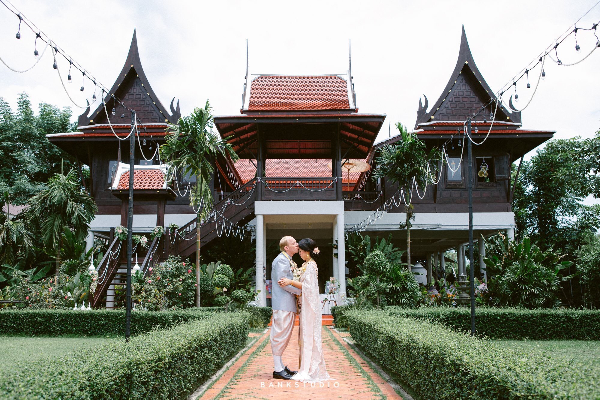 รีวิวแต่งงานบรรยากาศอบอุ่น  กรุ่นกลิ่นอายความเป็นไทย ณ เรือนอัมรินทร์ ย่าน เลียบด่วนรามอินทรา