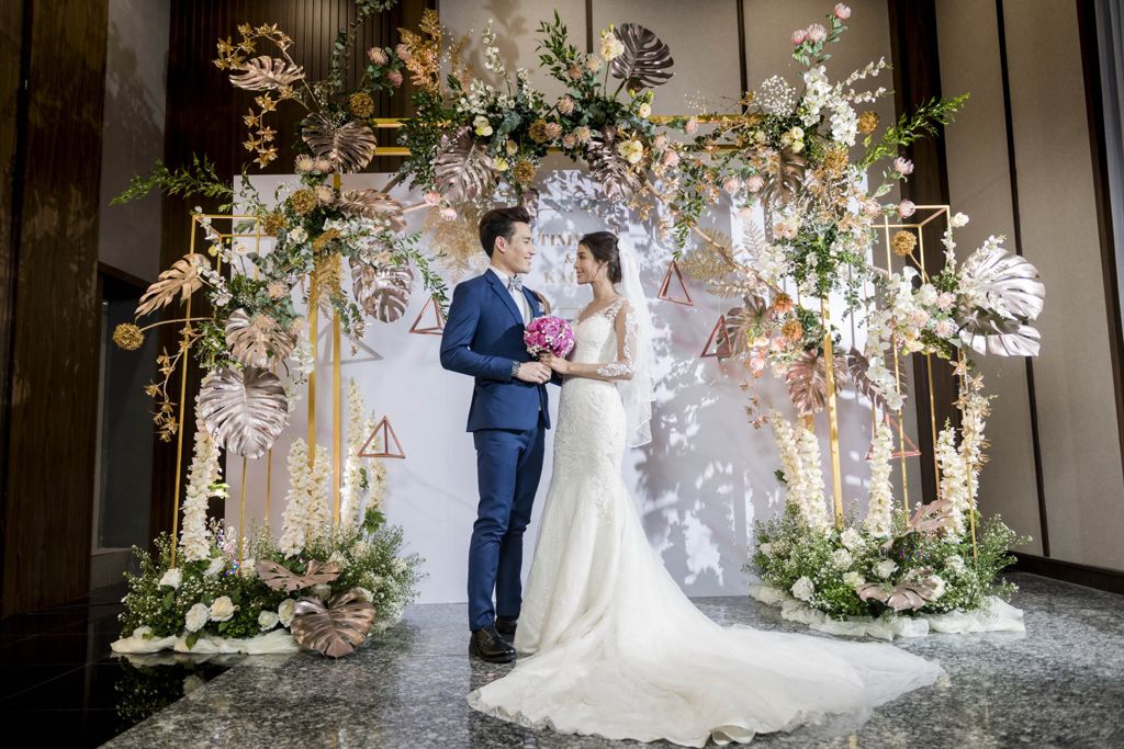 จัดงานแต่งงานในห้องบอลรูมขนาดใหญ่ด้วยจำนวนแขกมากที่สุดถึง 1,000 ท่าน พร้อมบริการครบ ในราคาสบายกระเป๋า ณ โรงแรม ทีเค. พาเลซ แอนด์ คอนเวนชั่น หลักสี่ (TK Palace Hotel & Convention)