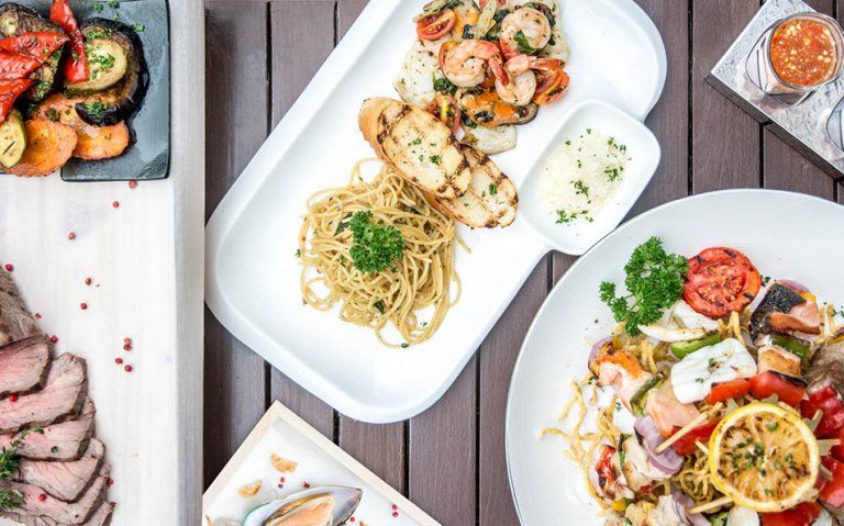 ส่องวิวใจกลางกรุงย่านสุขุมวิทพร้อมอิ่มอร่อยมื้อบุฟเฟ่ต์สุดคุ้ม ณ ห้องอาหารเซต้า คาเฟ่ (Zeta Cafe) โรงแรมฮอลิเดย์ อินน์ กรุงเทพ สุขุมวิท