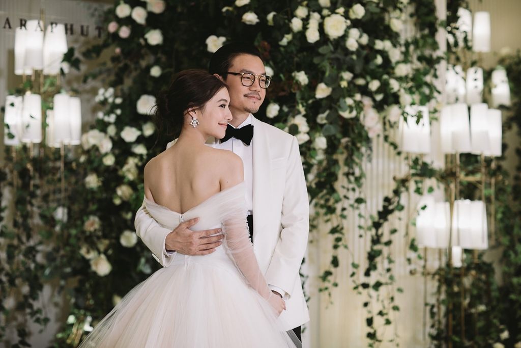 'มิว นิษฐา' และ 'ไฮโซเซนต์' ฉลองแต่งงานหวานชื่น คนสนิทร่วมยินดี บรรยากาศมีแต่รอยยิ้ม