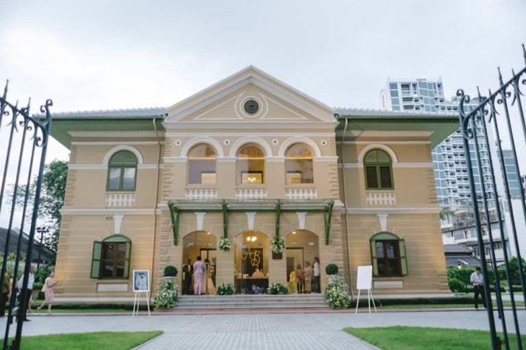 เดินทางข้ามกาลเวลาไปสัมผัสกับสถานที่แต่งงานสไตล์คลาสสิค พร้อมเปิดแพ็คเกจแต่งงานสุดคุ้มค่า ณ บ้านเลขที่ ๑ (House No. 1)