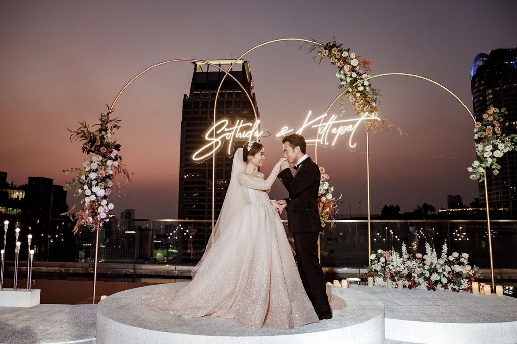 กาลครั้งหนึ่งความรัก...โรแมนติกเหนือคำบรรยายกับงานเลี้ยงฉลองแต่งงานในธีม Sky Castle ณ เกษร เออร์แบน รีสอร์ท (Gaysorn Urban Resort)