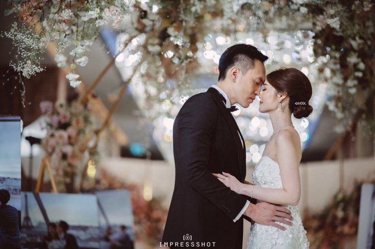 จัดงานแต่งงานหรูหราด้วยสไตล์ Modern Luxury ในธีมสีโรสโกลด์ ณ โรงแรมเรเนซองส์ กรุงเทพฯ ราชประสงค์