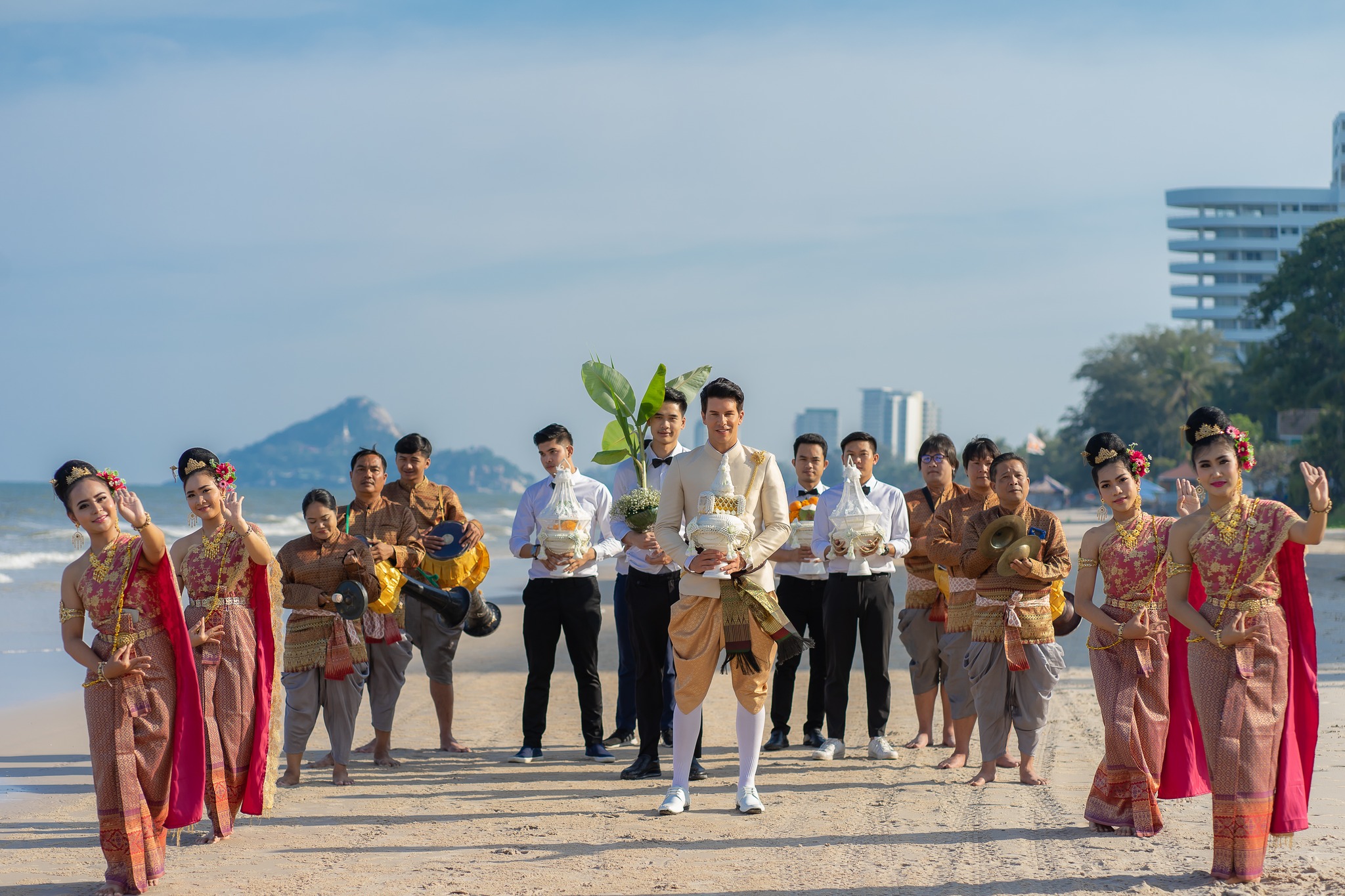 ขบวนสู่ขอบนชายหาด งานแต่งริมทะเล หัวหิน intercontinental