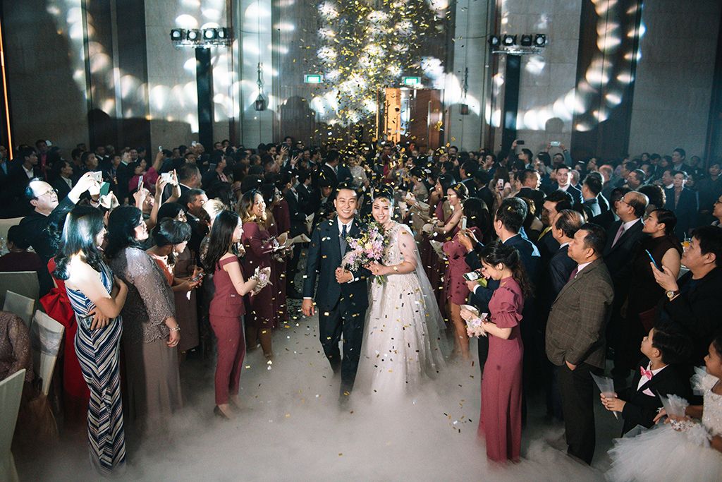 สัมผัสภาพโรแมนติกและอบอุ่นท่ามกลางกลิ่นอายของความรัก ในบรรยากาศหรูหรา สไตล์ Modern Luxury ใจกลางย่านเพลินจิต-ถนนวิทยุ ผ่านรีวิวงานแต่งงาน ณ โรงแรมคอนราด กรุงเทพฯ (Conrad Bangkok Hotel)