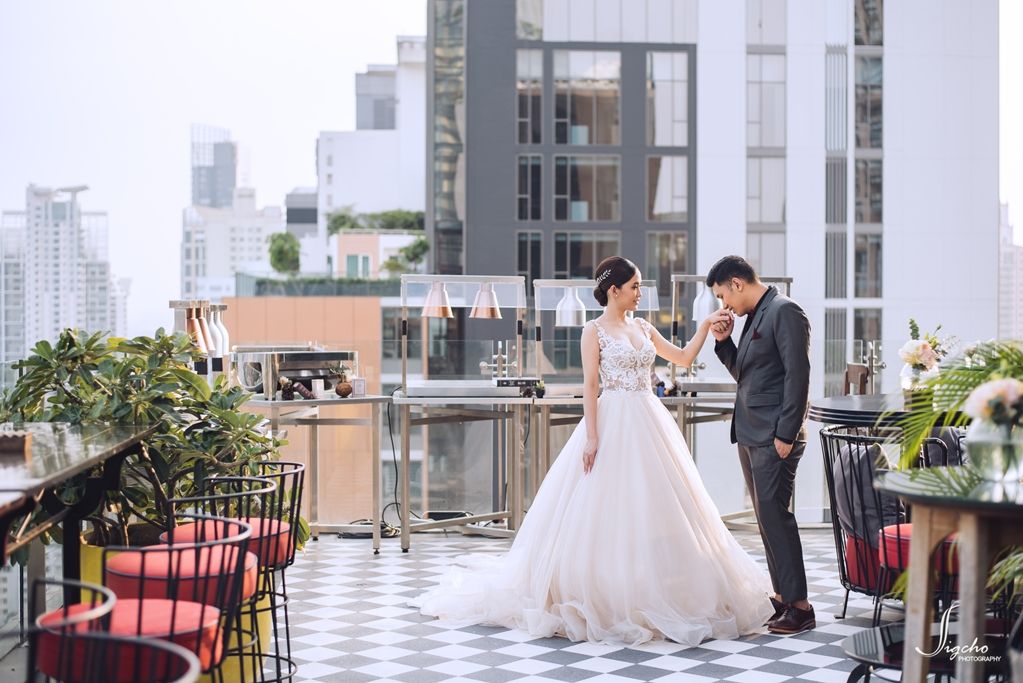 เก็บความทรงจำสุดประทับใจบรรยากาศสุดโรแมนติกบน Rooftop โรงแรมคอมพาส สกายวิว กรุงเทพฯ (Compass SkyView Hotel)