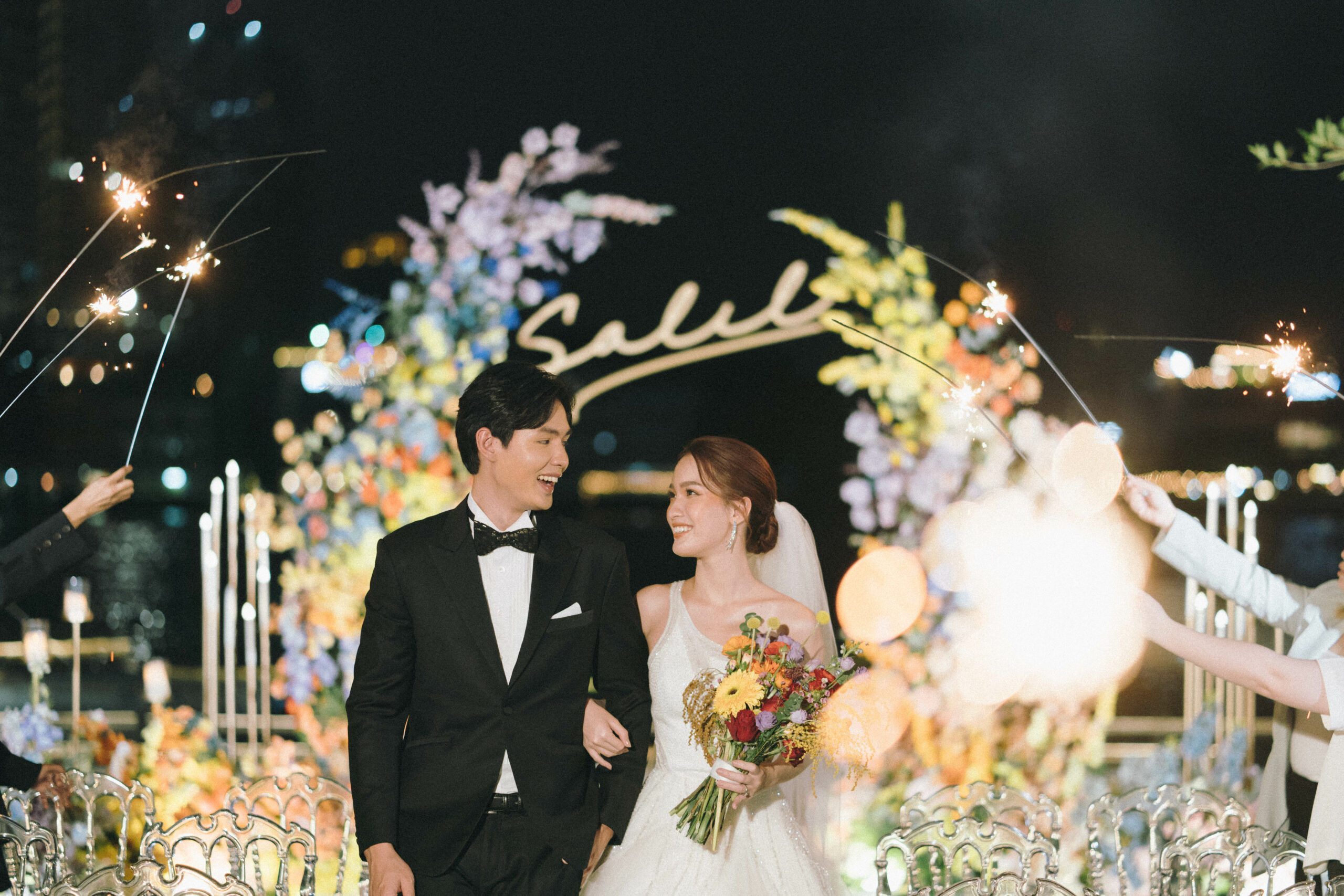 บรรยากาศแต่งงานริมเจ้าพระยาตอนกลางคืน ที่ The Salil Hotel Riverside Bangkok