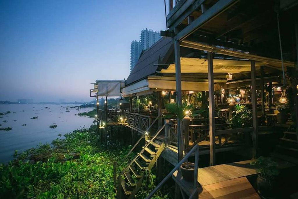 จัดงานแต่ง / งานเลี้ยง ร้านอาหารริมน้ำ