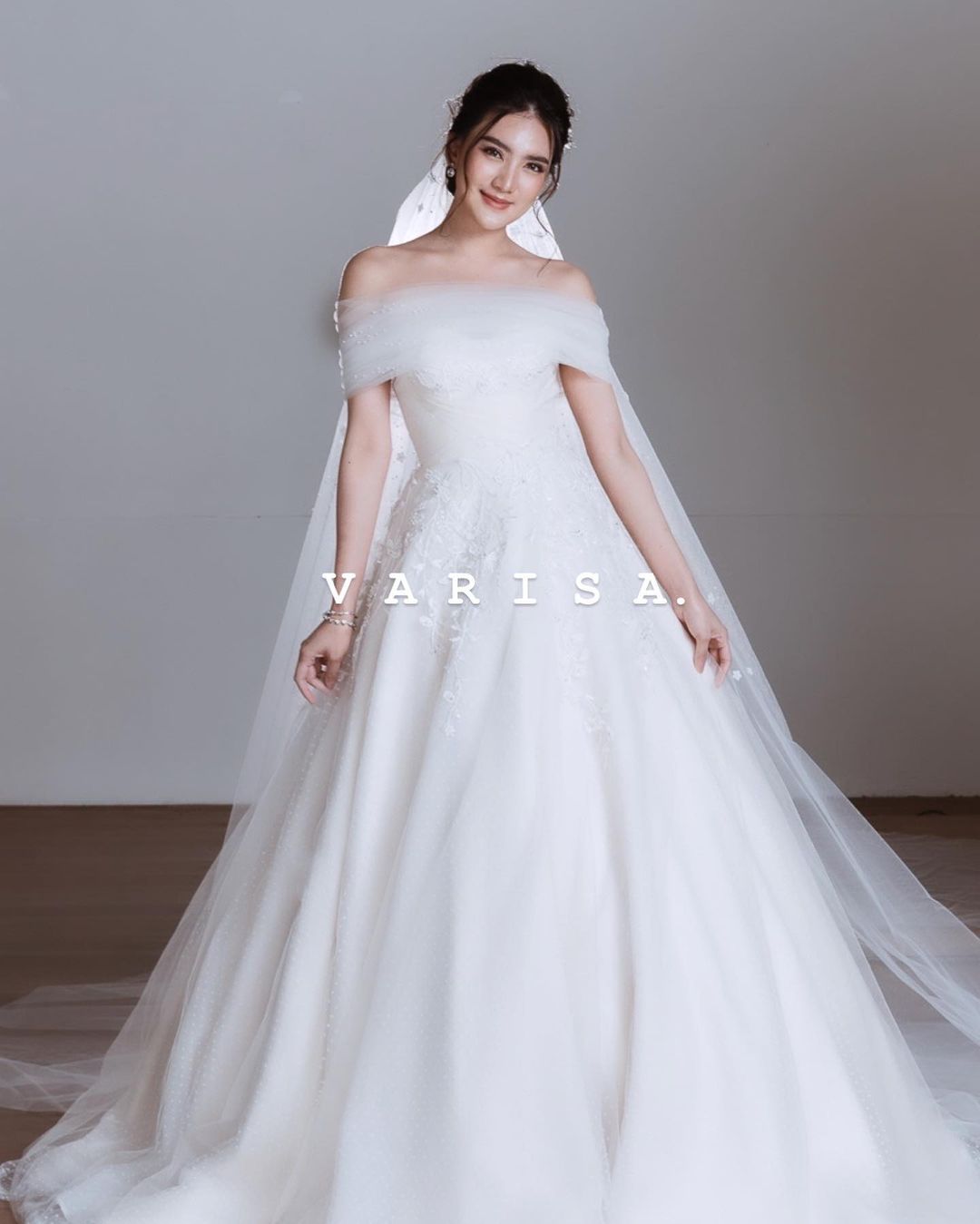 ร้านเช่าชุดเเต่งงาน varisaweddingdress 2