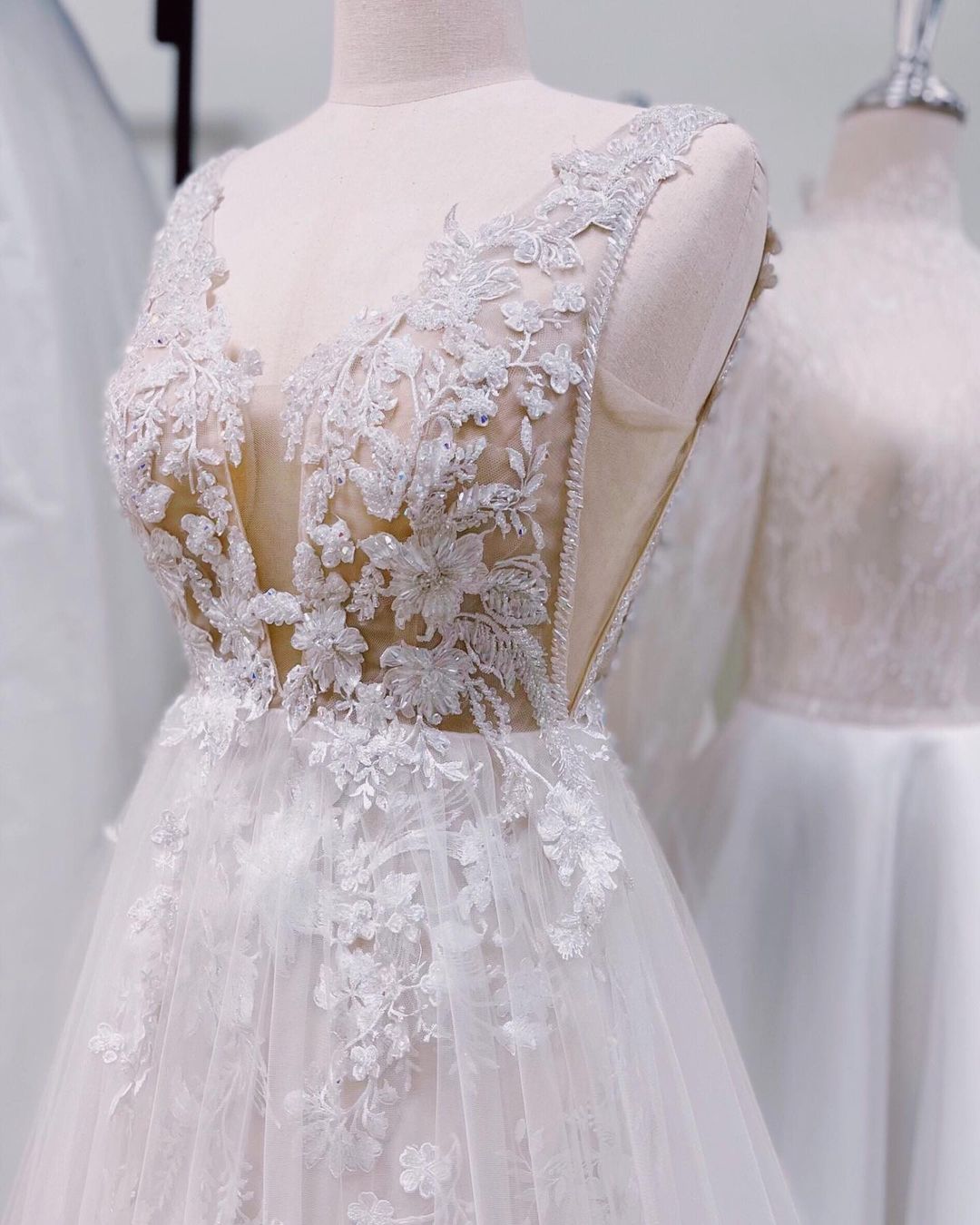 ร้านเช่าชุดเเต่งงาน Chaisit White Labels 4