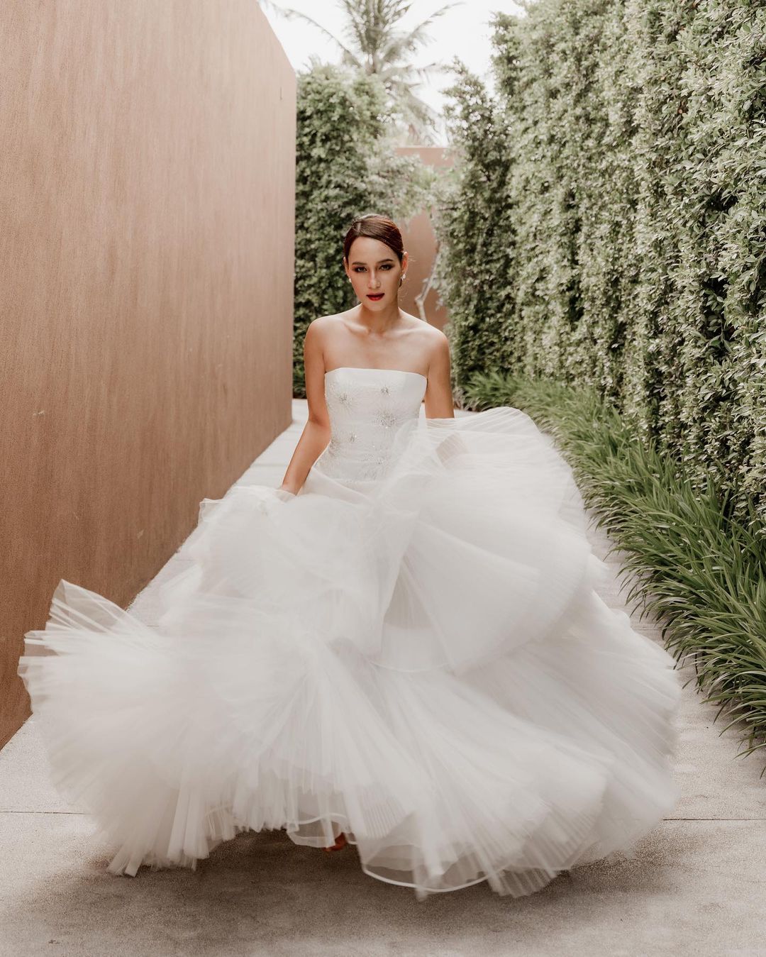 ร้านเช่าชุดเเต่งงาน A – List & More 1