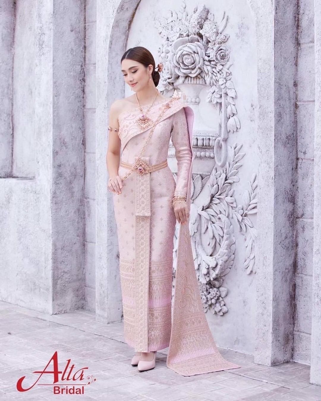 ร้านเช่าชุดเเต่งงาน Alta Bridal 4