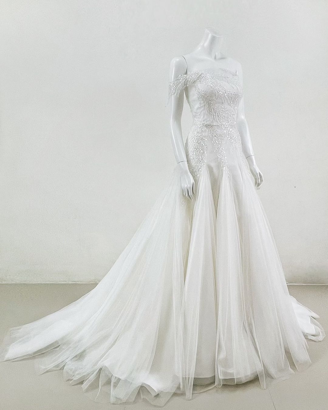 ร้านเช่าชุดเเต่งงาน Chaisit White Labels 2