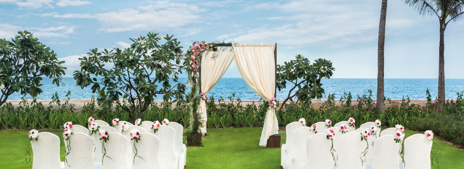 1920x700she3989mf 181874 Luna La Pran Lawn Wedding by the sea