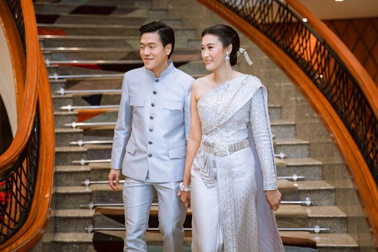 สัมผัสความงดงามเหนือกาลเวลา ในบรรยากาศอบอุ่นสไตล์ร่วมสมัย ผ่านรีวิวแต่งงาน ณ โรงแรมนารายณ์ (Narai Hotel)