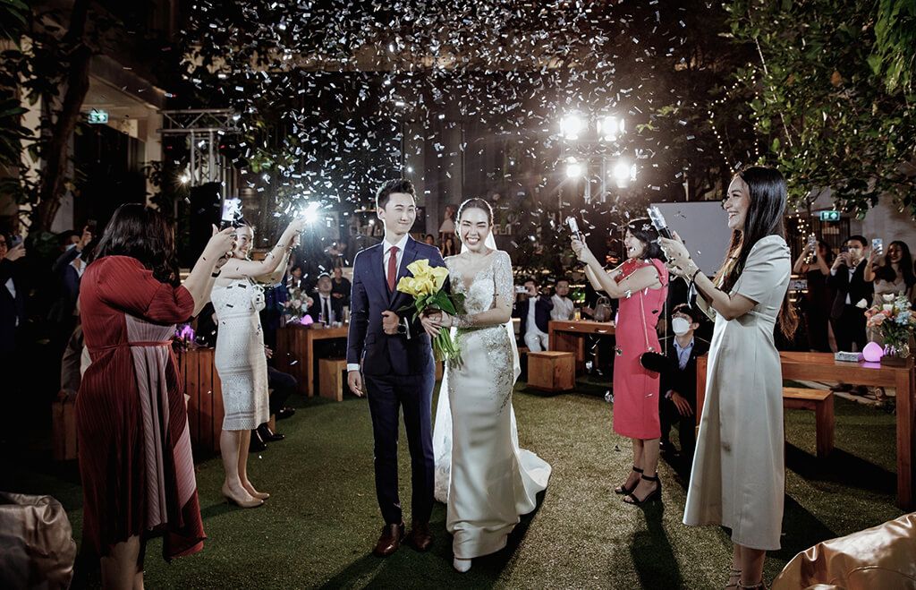 สมบูรณ์แบบทุกองศา พร้อมสะกดทุกสายตา รังสรรค์งานวิวาห์ได้อย่างตรงใจ ในสไตล์ที่เป็นคุณ ณ โรงแรมแบงค็อก แมริออท เดอะ สุรวงศ์ (Bangkok Marriott Hotel The Surawongse)