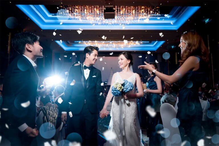 ดื่มด่ำบรรยากาศรีวิวแต่งงานสุดโรแมนติก ในธีมสี Navy Blue & Silver @โรงแรมเรดิสันบลู พลาซ่า กรุงเทพฯ (Radisson Blu Plaza Bangkok)