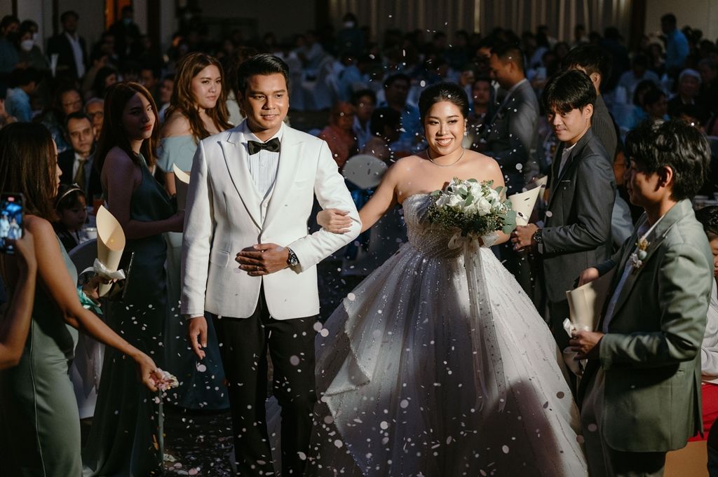 รีวิวงานแต่งงานกลางวันบรรยากาศอบอุ่น ในห้องจัดเลี้ยงสุดคลาสสิคที่เลือกได้หลายบรรยากาศ ณ โรงแรมฮอลิเดย์ อินน์ กรุงเทพฯ สีลม Holiday Inn Bangkok Silom