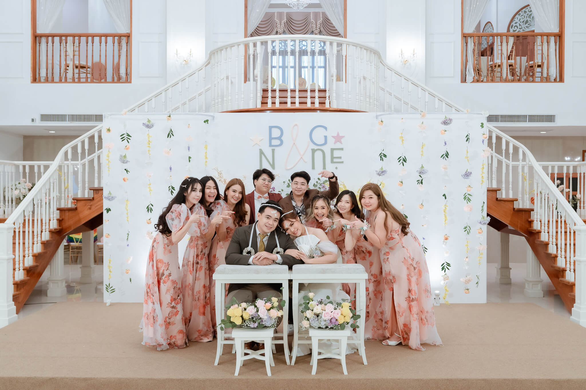 ถ่ายรูปรวมในงานแต่ง