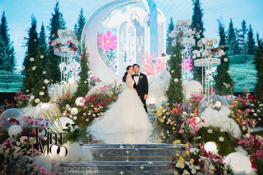 รีวิวงานแต่งงานในสวนดอกไม้แสนหวาน ณ โรงแรมคอนราด กรุงเทพฯ (Conrad Bangkok)