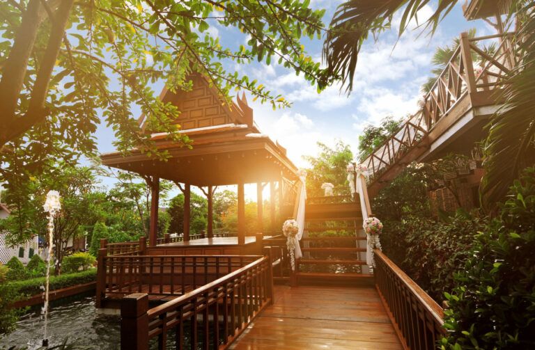 การจัดพานขันหมากเอกและพานสินสอด อย่างประณีตสวยงาม