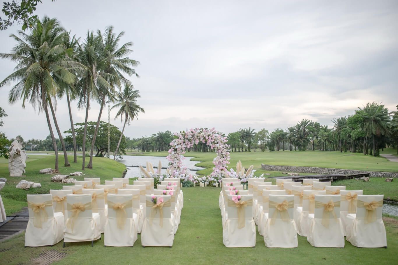 จัดงานแต่ง Summit Windmill Golf Residence