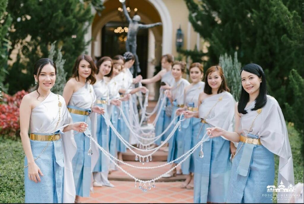 เพื่อนเจ้าสาว