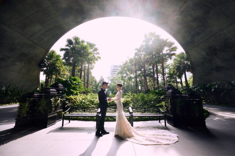 ห้องจัดเลี้ยงงานแต่งงาน กระจกบานใหญ่เห็นวิวสวน รองรับแขก 200 ท่าน