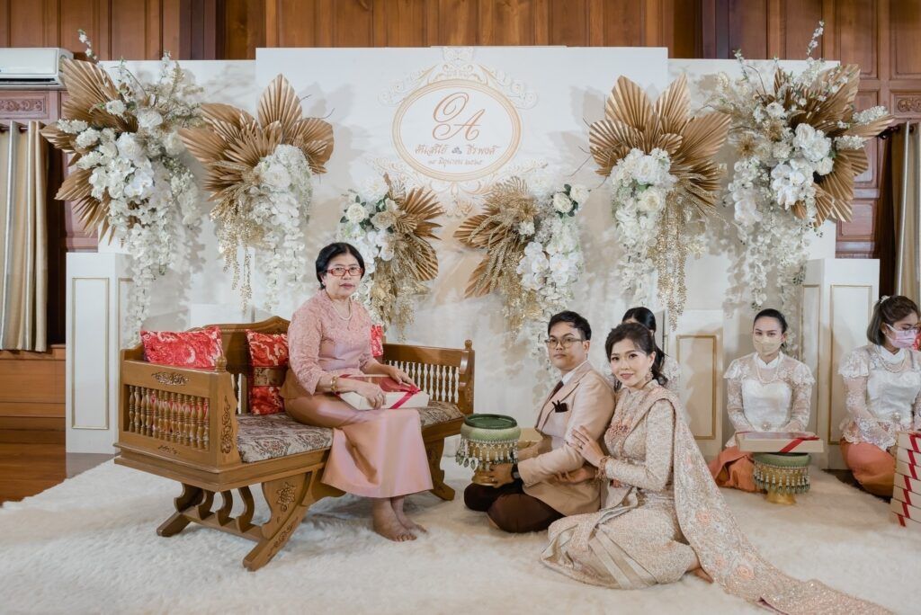 เรือนไทยมหานคร มีการแบ่งเป็นสัดส่วนพื้นที่ในการดำเนินพิธีแบบไทย จัดได้แบบครอบคลุม