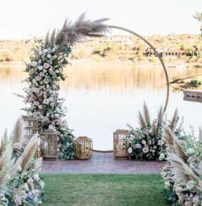 ฉากแต่งงานมินิมอลครึ่งวงกลม