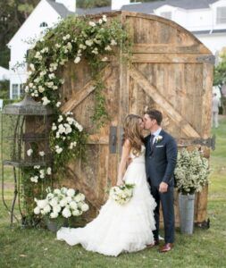  ฉากแต่งงานมินิมอลประตูไม้