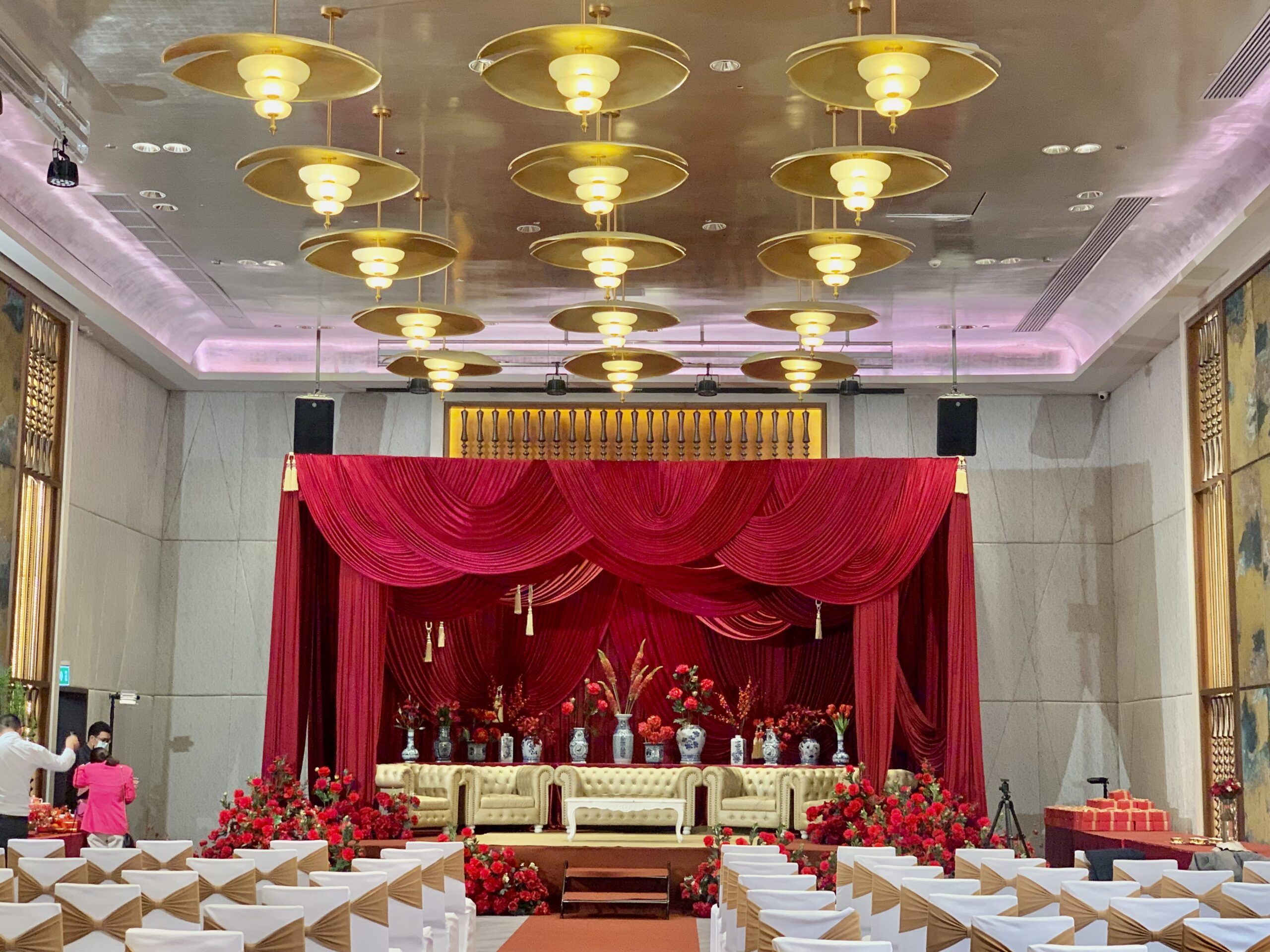 ธีมแต่งงานสีแดง Millennium Hilton Bangkok สถานที่แต่งงานริมแม่น้ำ