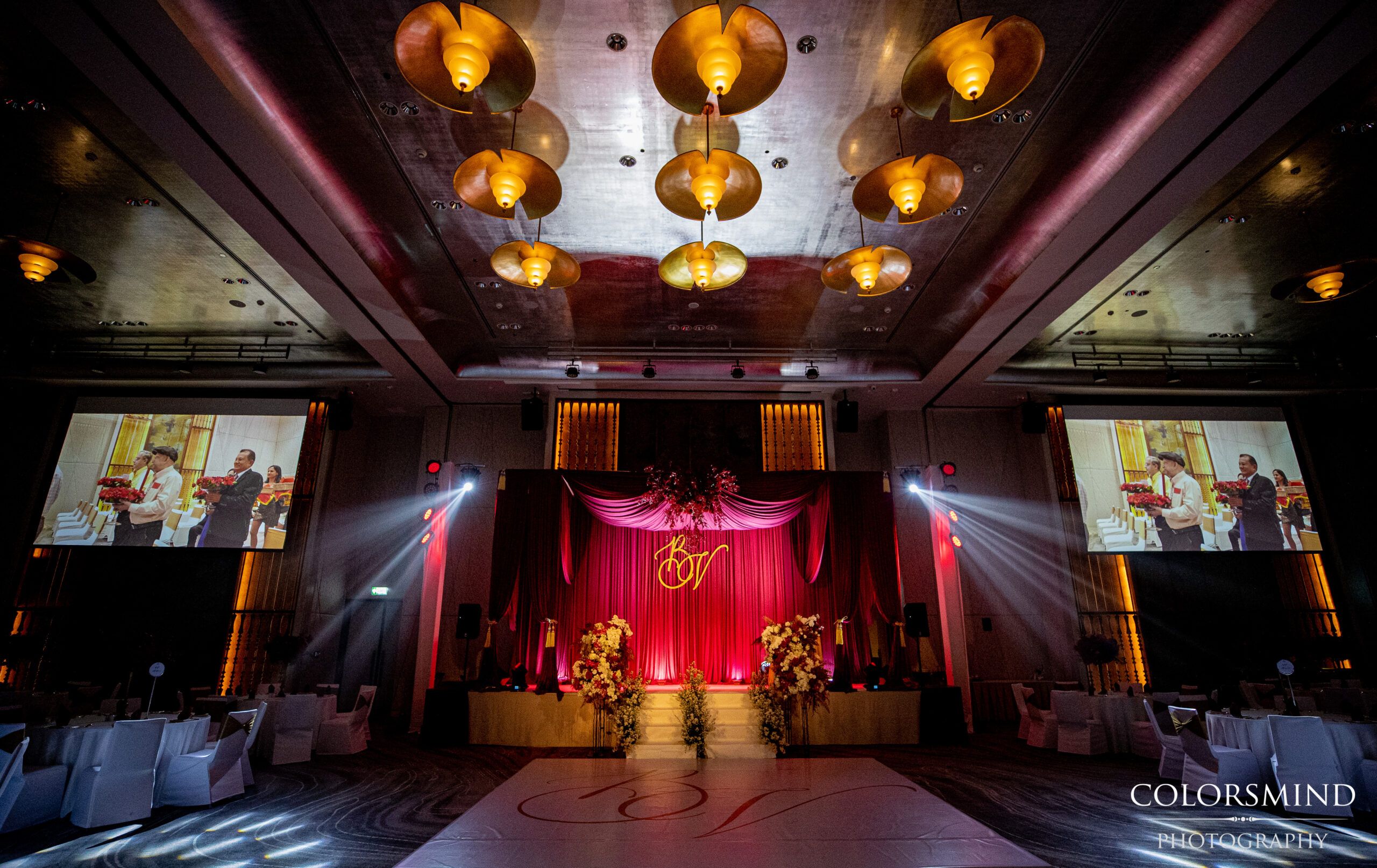 ธีมแต่งงานสีแดง Millennium Hilton Bangkok สถานที่แต่งงานริมแม่น้ำ