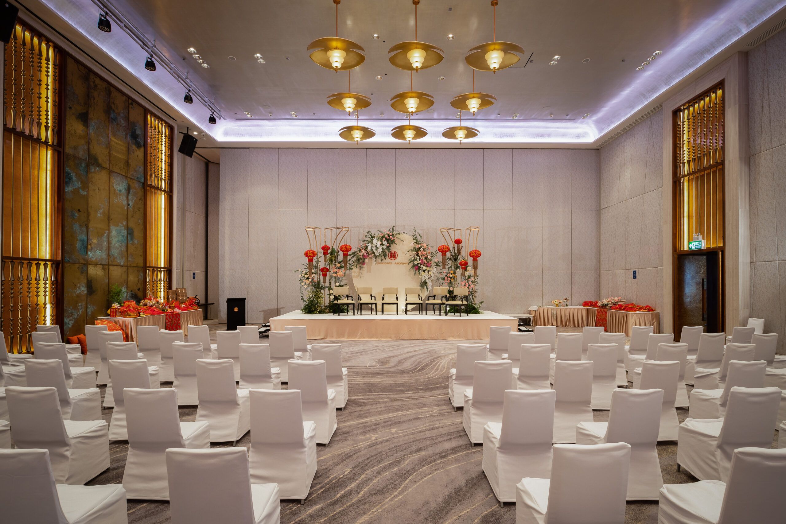 ธีมแต่งงานสีแดง Millennium Hilton Bangkok สถานที่แต่งงานริมแม่น้ำ