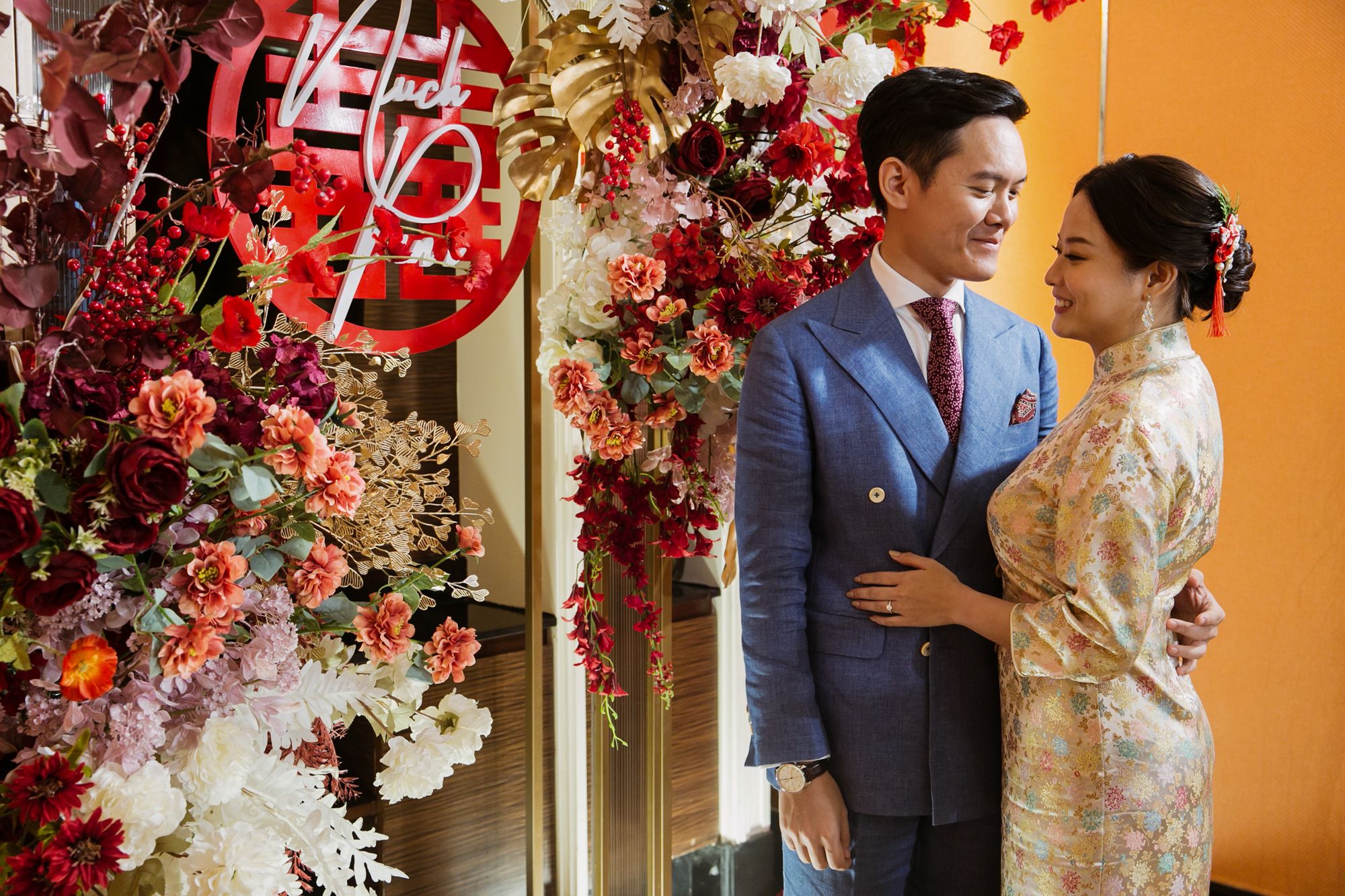 ธีมแต่งงานสีแดงทอง ชุดบ่าวสาว