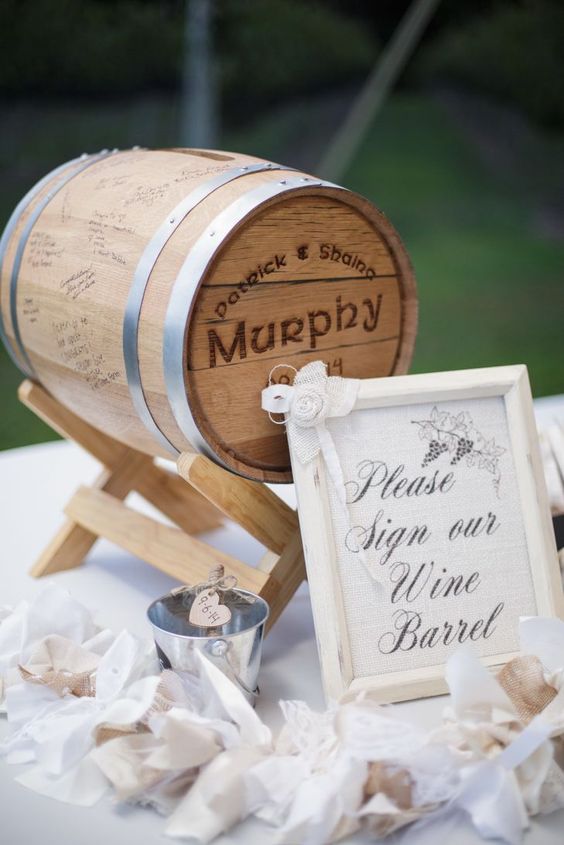 กล่องใส่ซองงานแต่งแบบทำเอจากถังวิสกี้หรือถังหมักไวน์เก่า ๆ ได้ความเก๋ไก๋และคลาสสิก-2