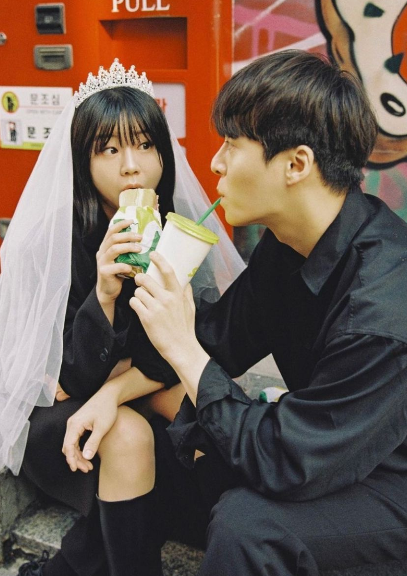 ชุดพรีเวดดิ้งสตรีทเน้นสีดำคุมโทน