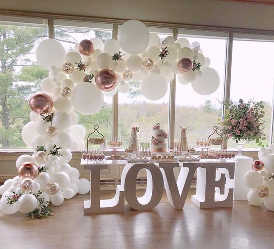 ฉากแต่งงานทำจากลูกโป่ง