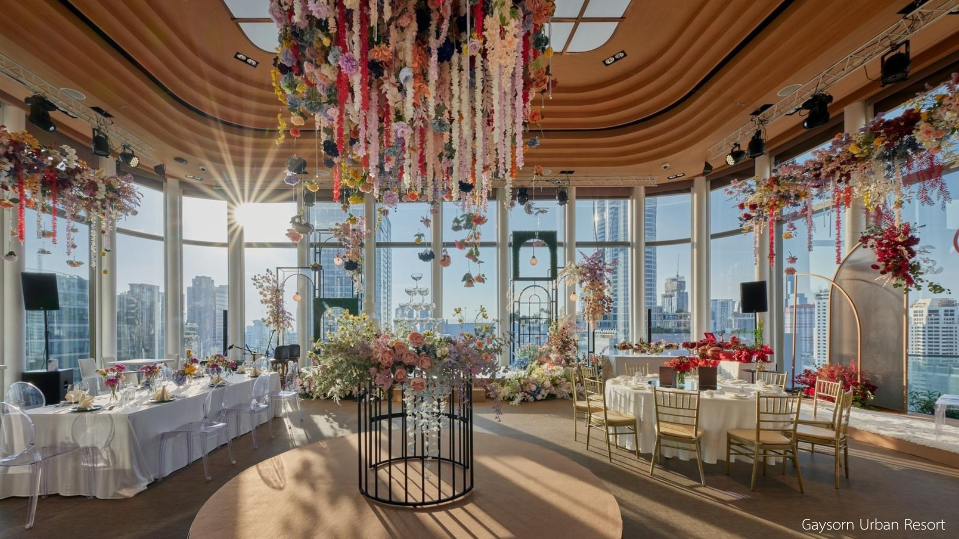 แผนผังจัดโต๊ะงานแต่งแบบอิสระ เพิ่มความหลากหลาย