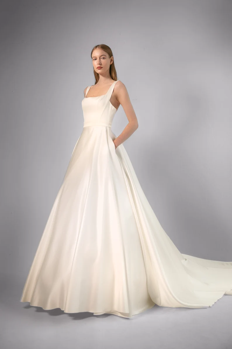 เลือกชุดงานแต่งทรงแบบ ball gown เข้าได้ดีกับทุกรูปร่าง