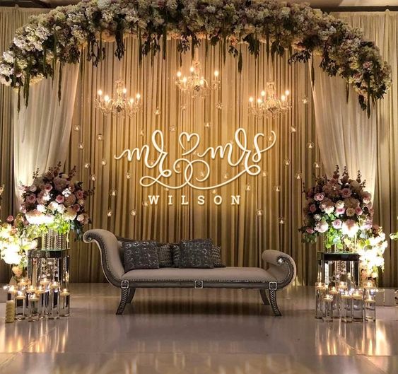 ฉากแต่งงานนีออน เรืองแสงสวย