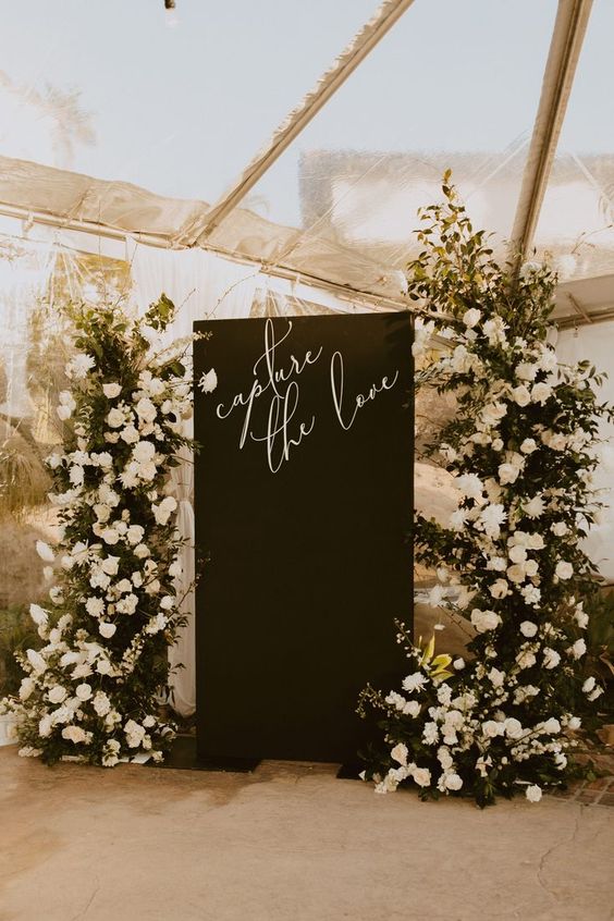 ฉากแต่งงานสีดำเรียบๆ